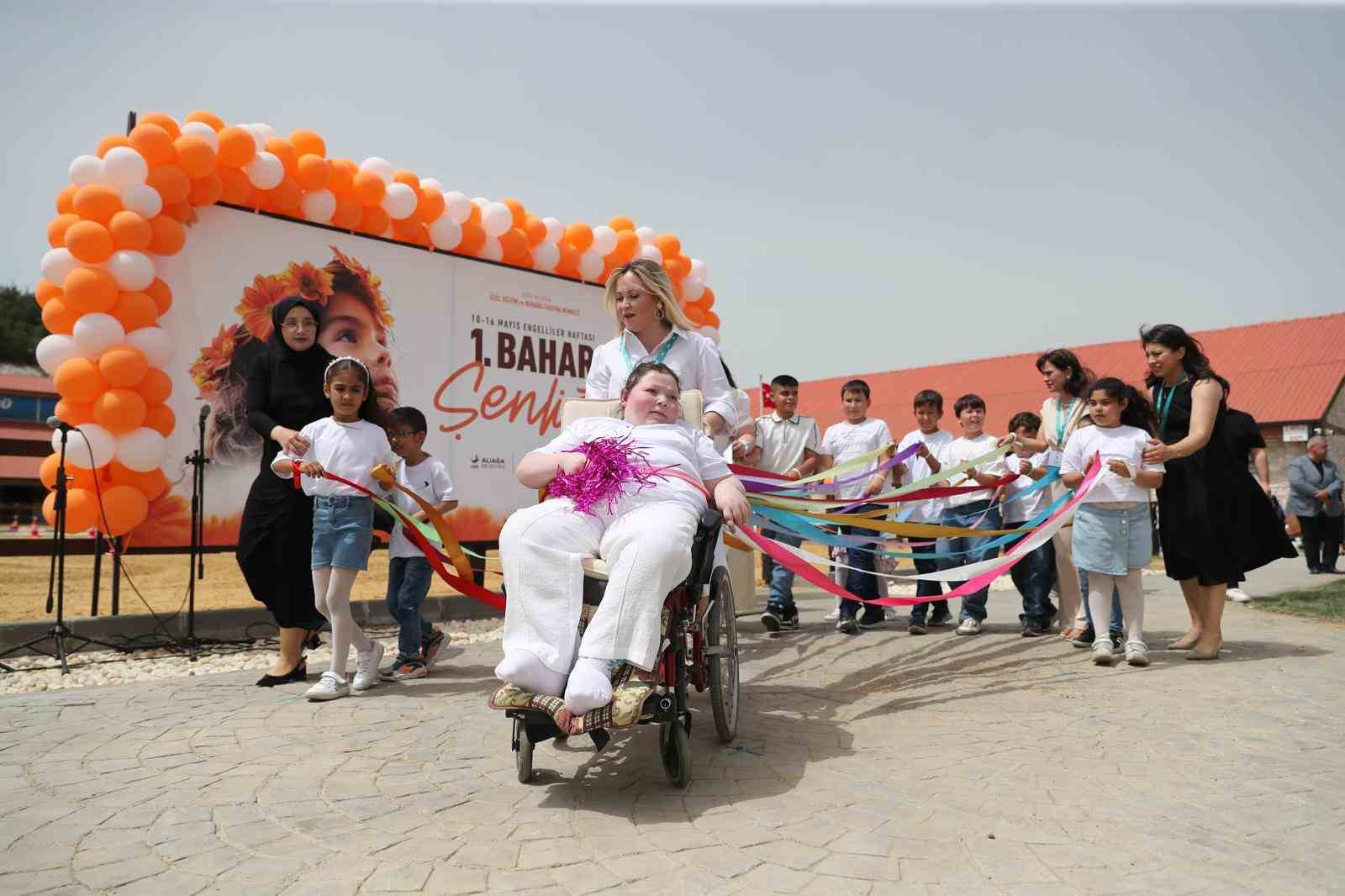 Aliağa’nın özel çocuklarından rengarenk "Bahar Şenliği"