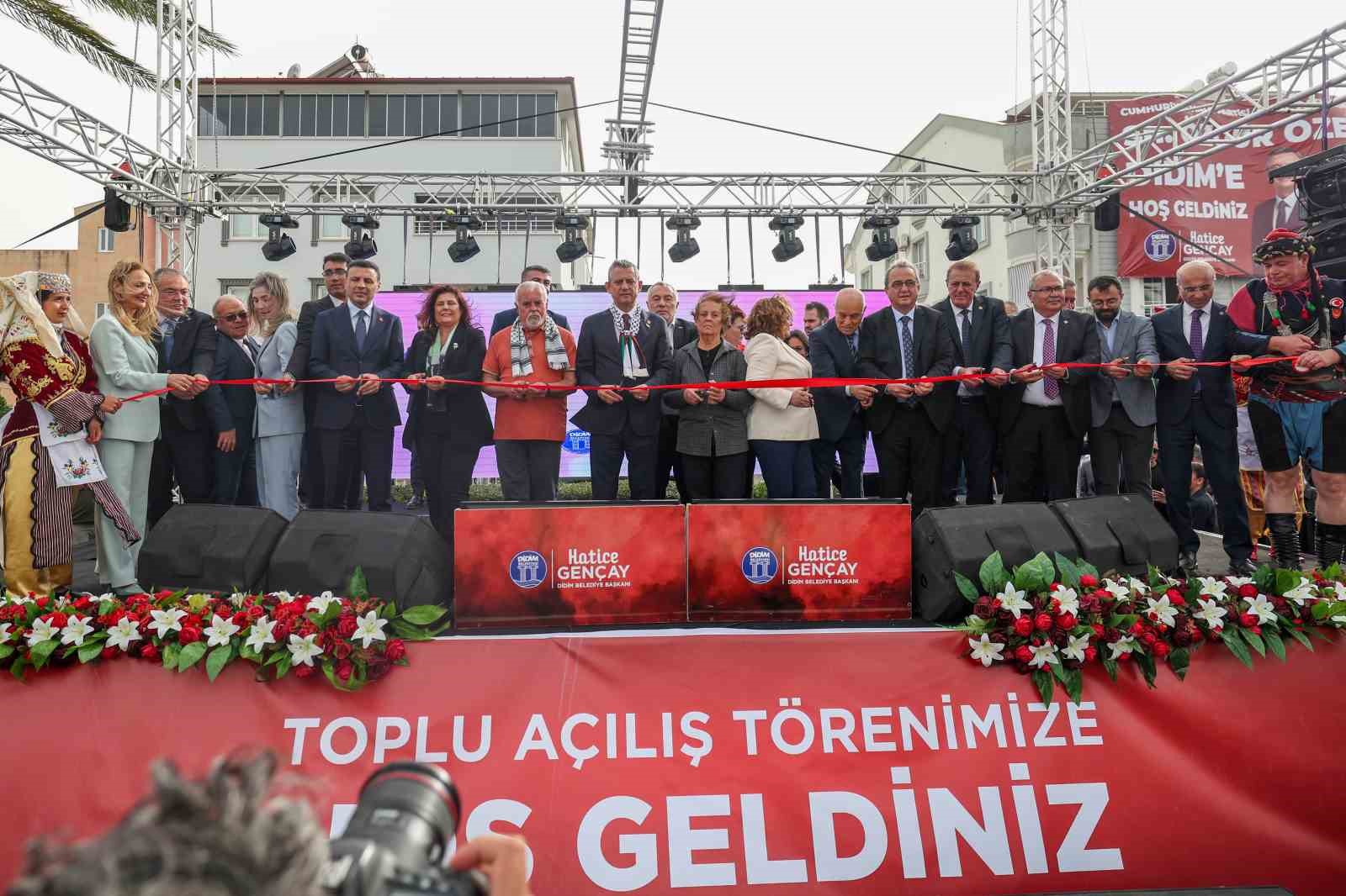 CHP Genel Başkanı Özel, Didim’de toplu açılış törenine katıldı