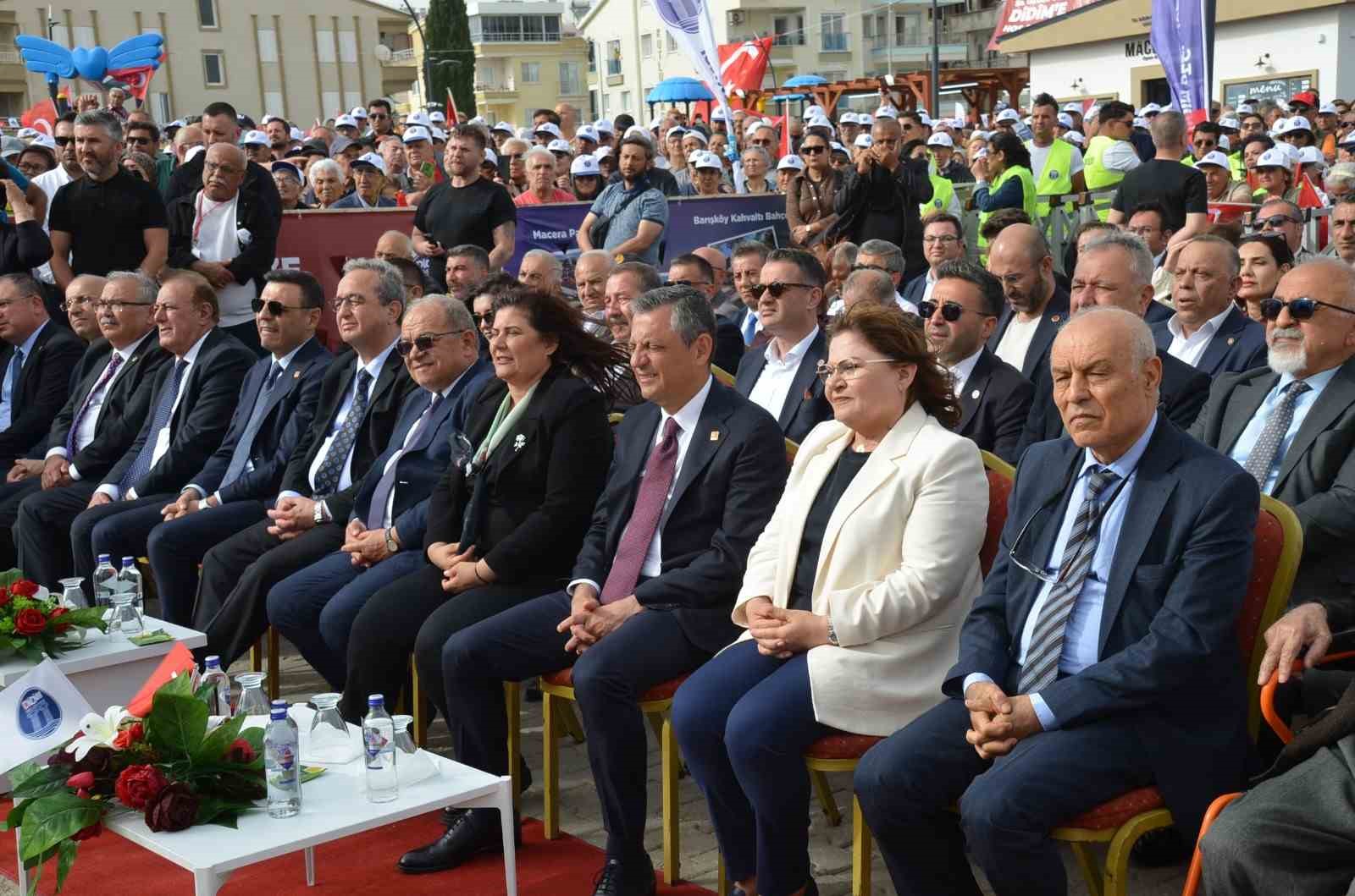 CHP Genel Başkanı &Ouml;zel, Didim&rsquo;de toplu a&ccedil;ılış t&ouml;renine katıldı
