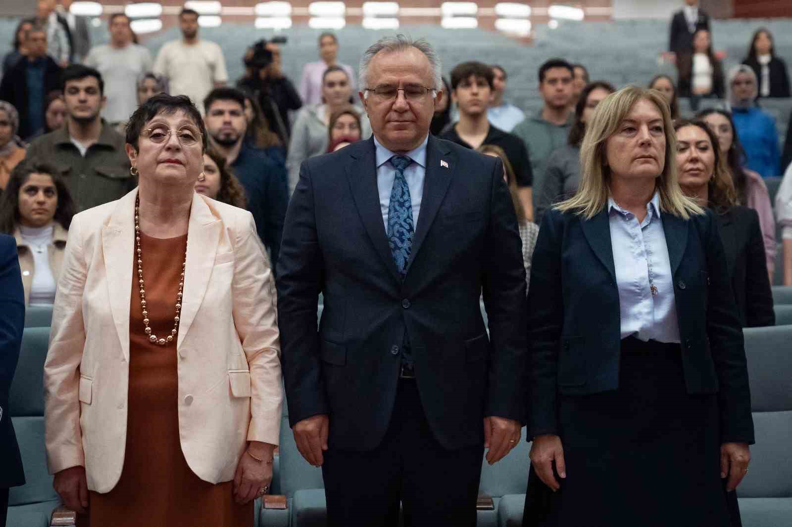 Hacettepe Üniversitesi’nden ’Anneyle Güçlü Aile’ temalı panel