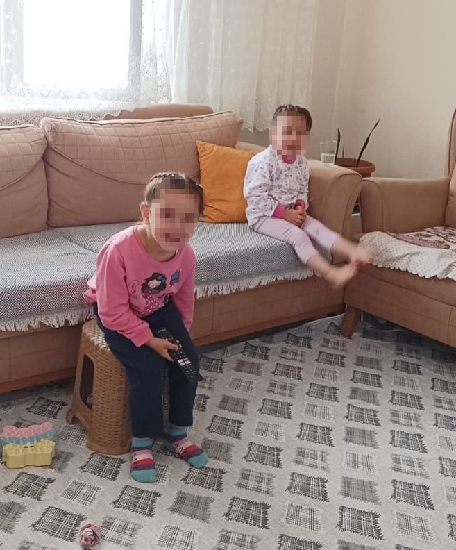 Annesiyle yolun karşısına geçerken otomobilin çarptığı çocuk hayatını kaybetti