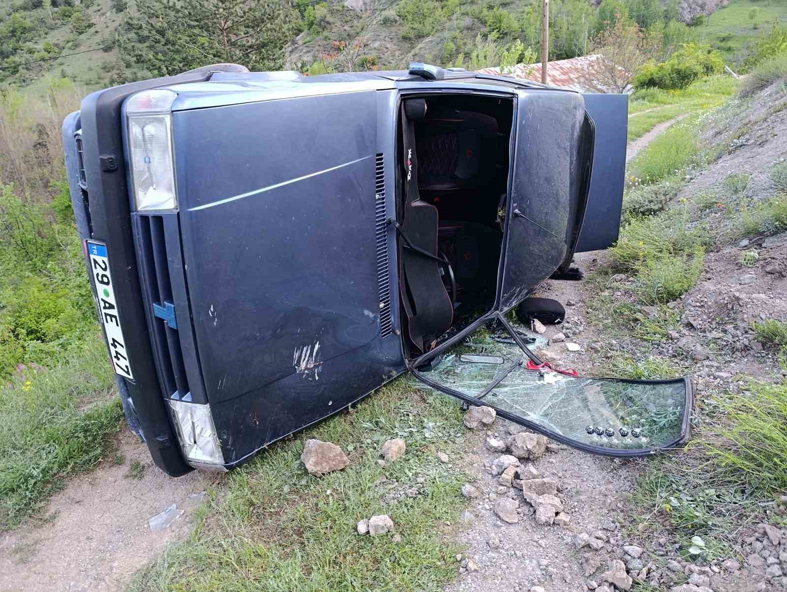 Gümüşhane’de otomobil devrildi: 4 kişi yaralandı