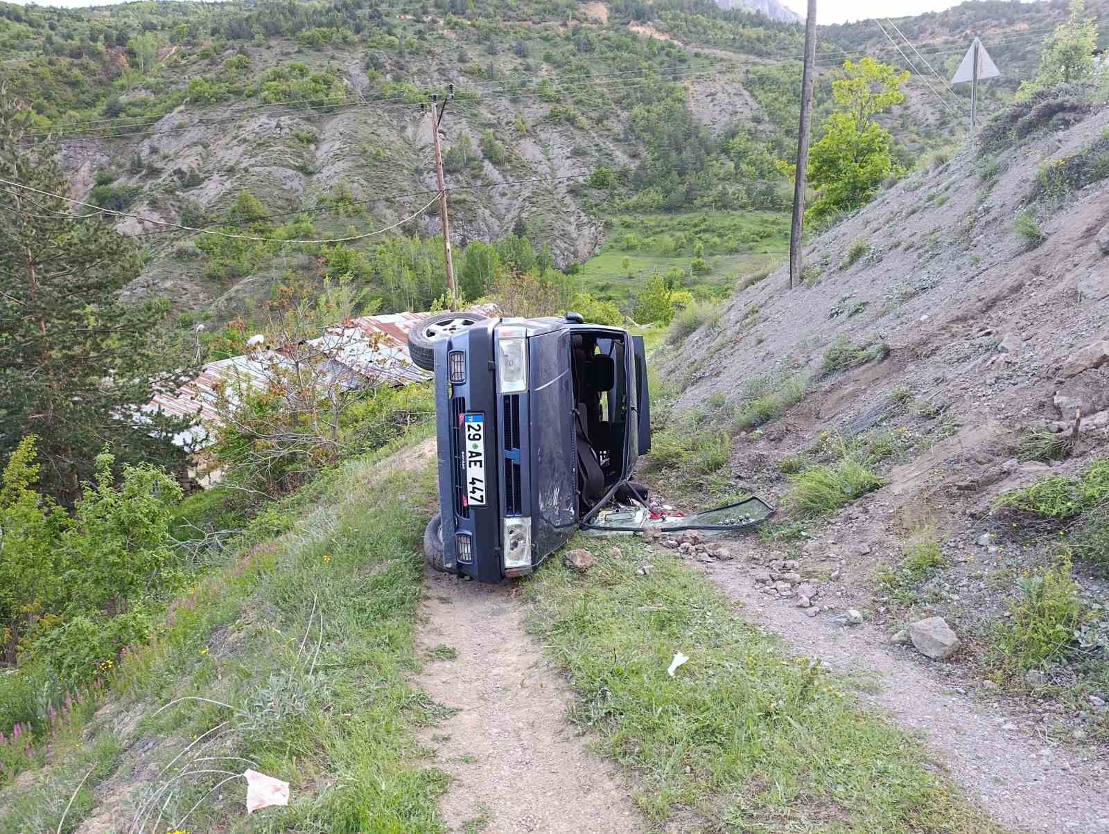 Gümüşhane’de otomobil devrildi: 4 kişi yaralandı
