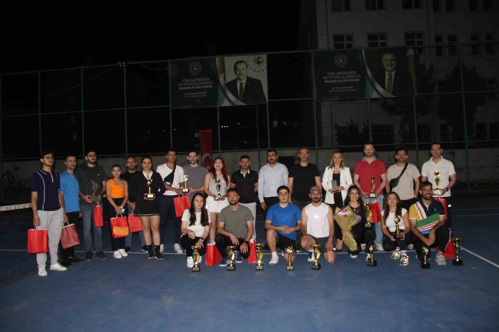 Cizre’de ilk geleneksel kort tenis heyecanı yaşandı