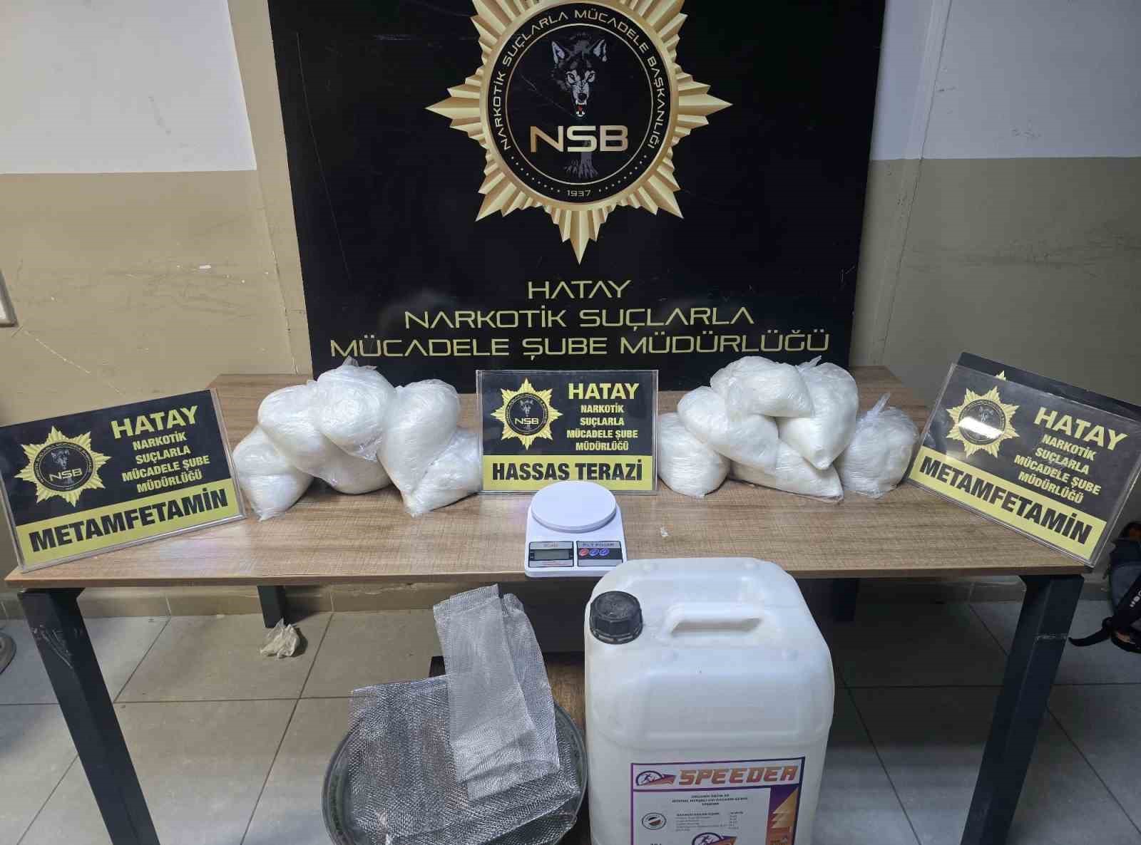 Hassa&rsquo;da 11 kilo 226 gram metamfetamin ele ge&ccedil;irildi
