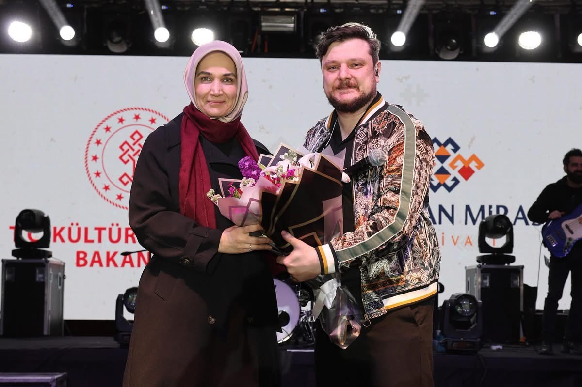 Ekin Uzunlar, Ayazini Frig Vadisi’nde unutulmaz bir konser verdi
