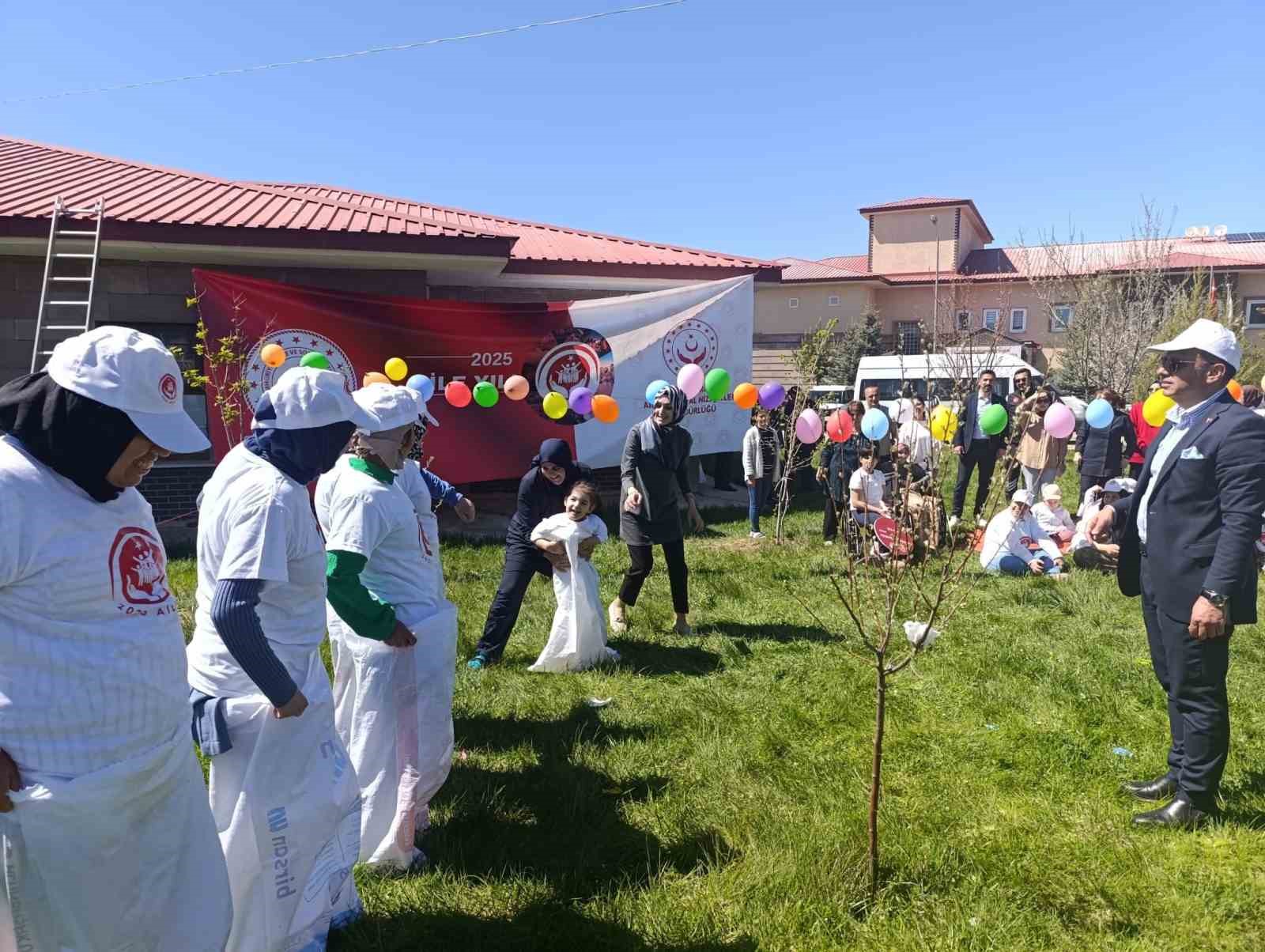Erzurum&rsquo;da engelli şenliği renkli g&ouml;r&uuml;nt&uuml;lere sahne oldu
