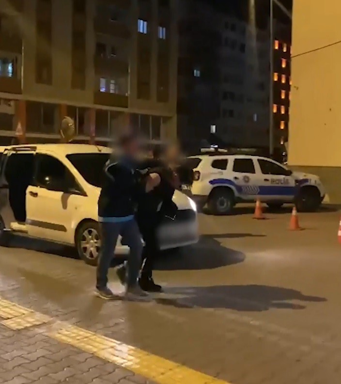 Silahlı gasp yaptılar, 60 kişilik özel ekiple yakalandılar