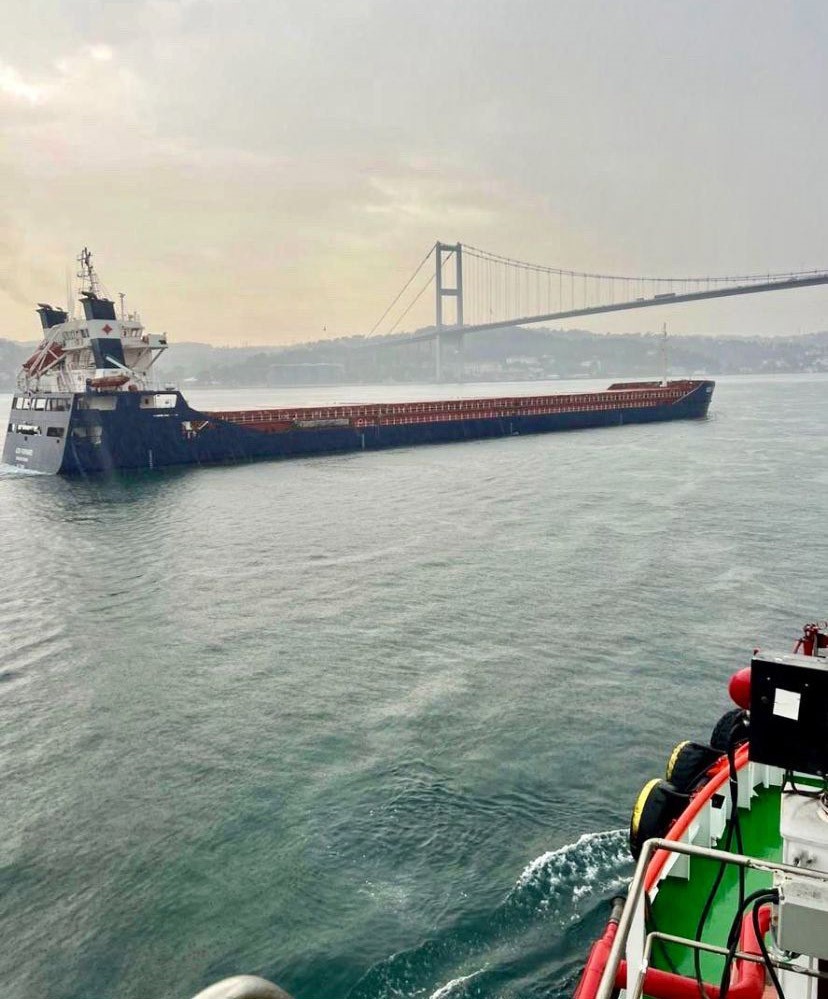 Arızalanan gemi, Ahırkapı Demir Sahası’na demirletildi