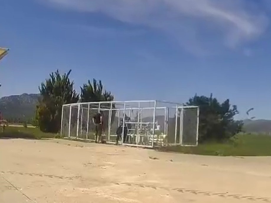 Böyle tepki görülmedi, mahkeme kararını davul zurnayla belediyeye teslim etti