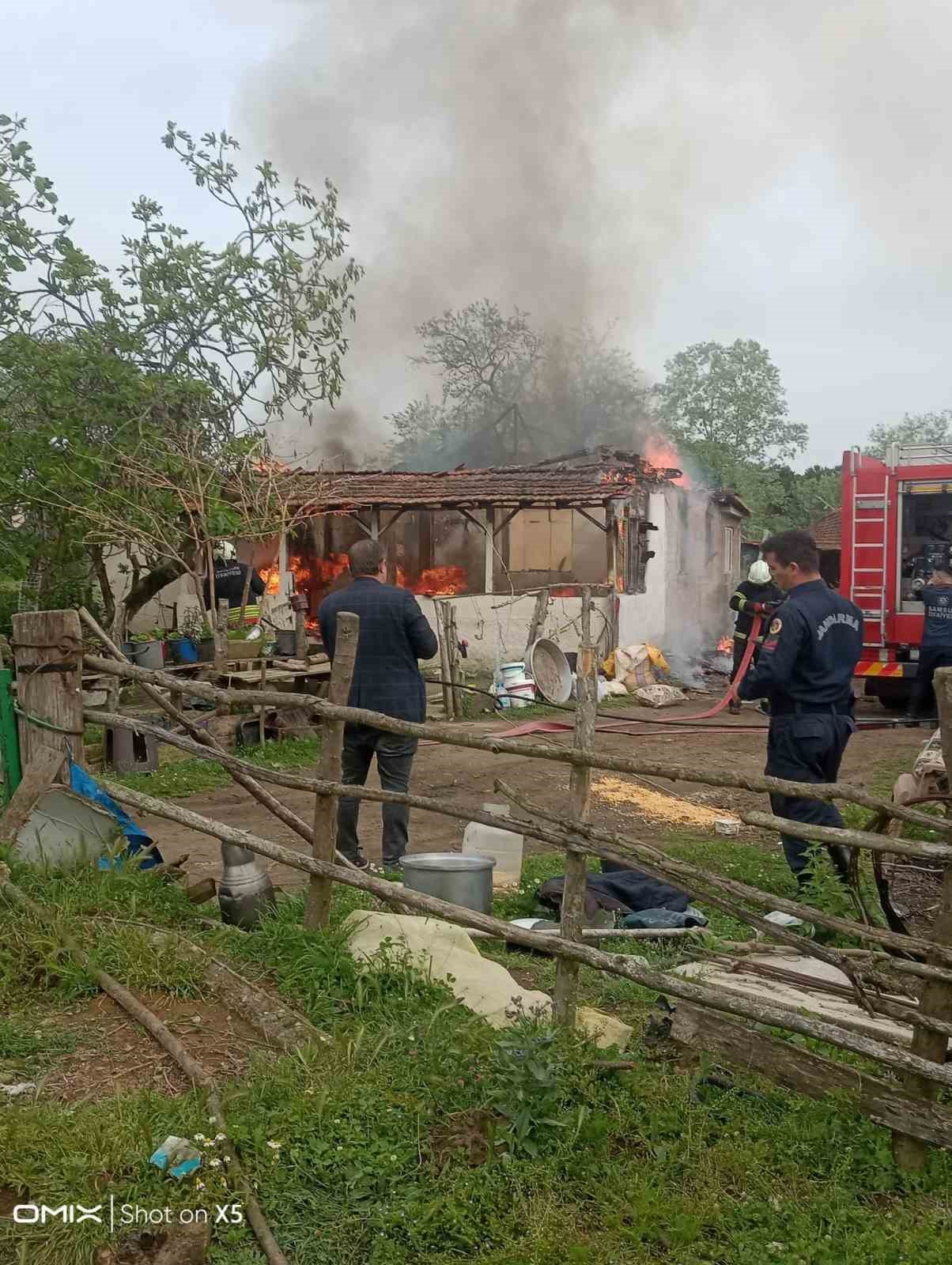 Yangında ev küle döndü