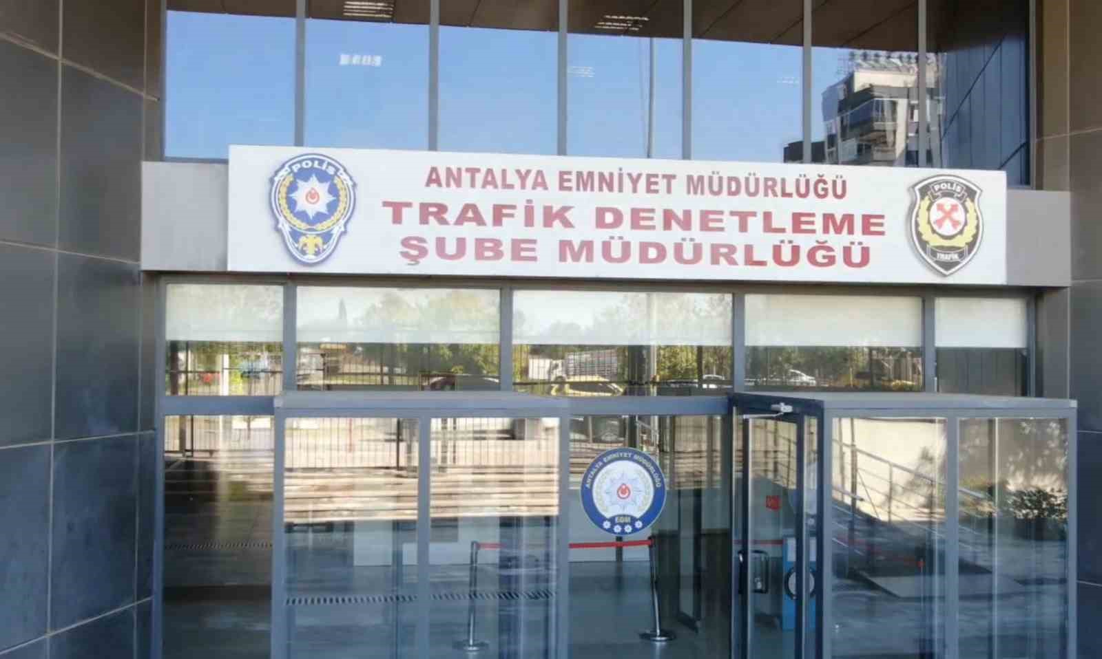 Motosikletiyle 280 km hız yapıp sosyal medyada paylaştı
