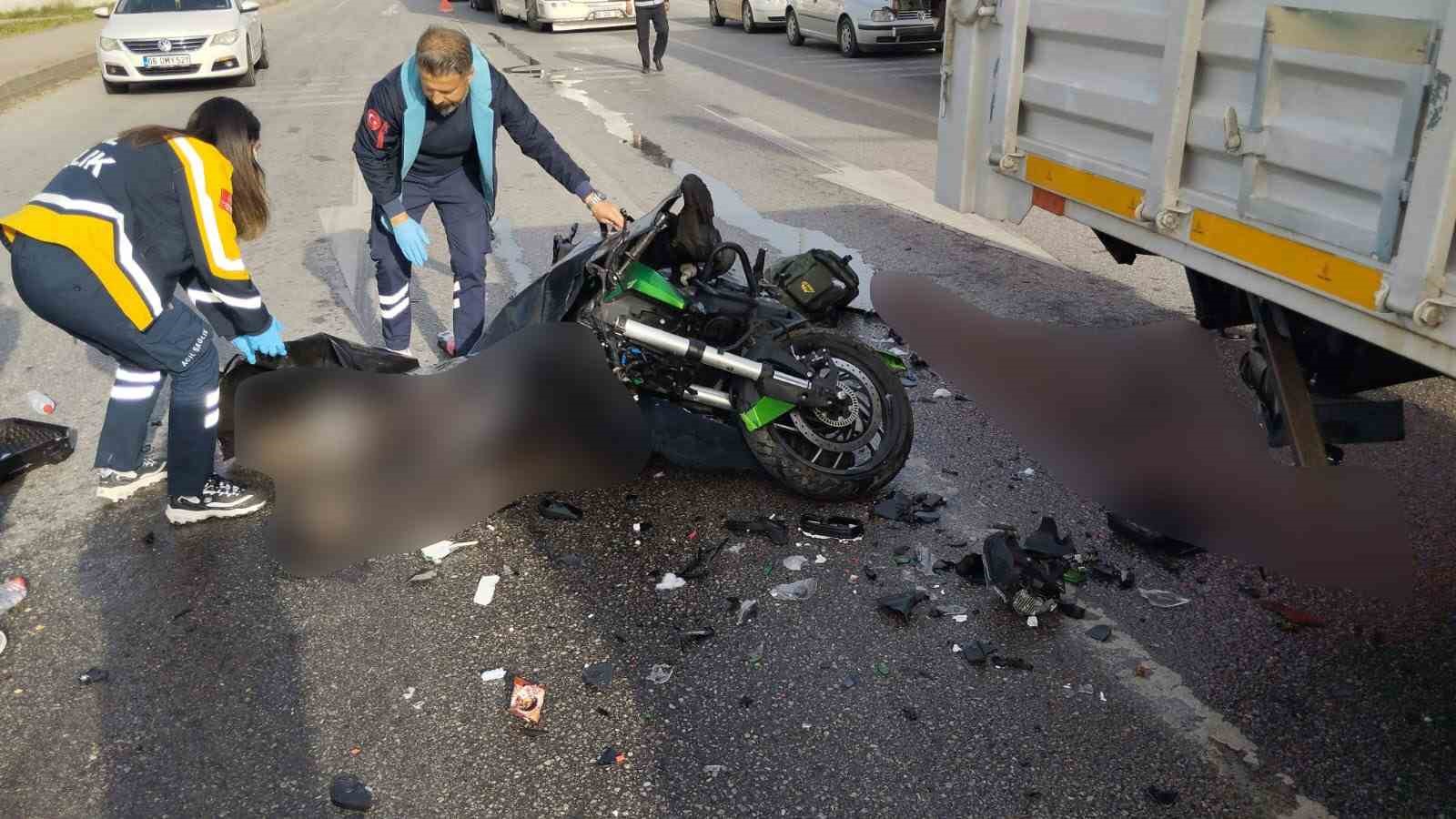 Kamyonla çarpışan motosikletin sürücüsü öldü