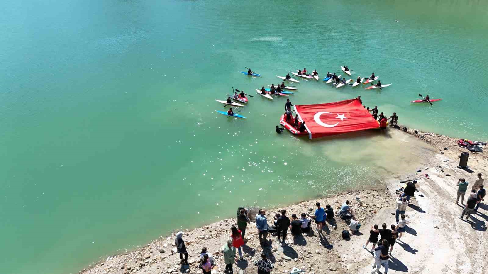 Yusufeli Barajı’nda kano ve rafting coşkusu