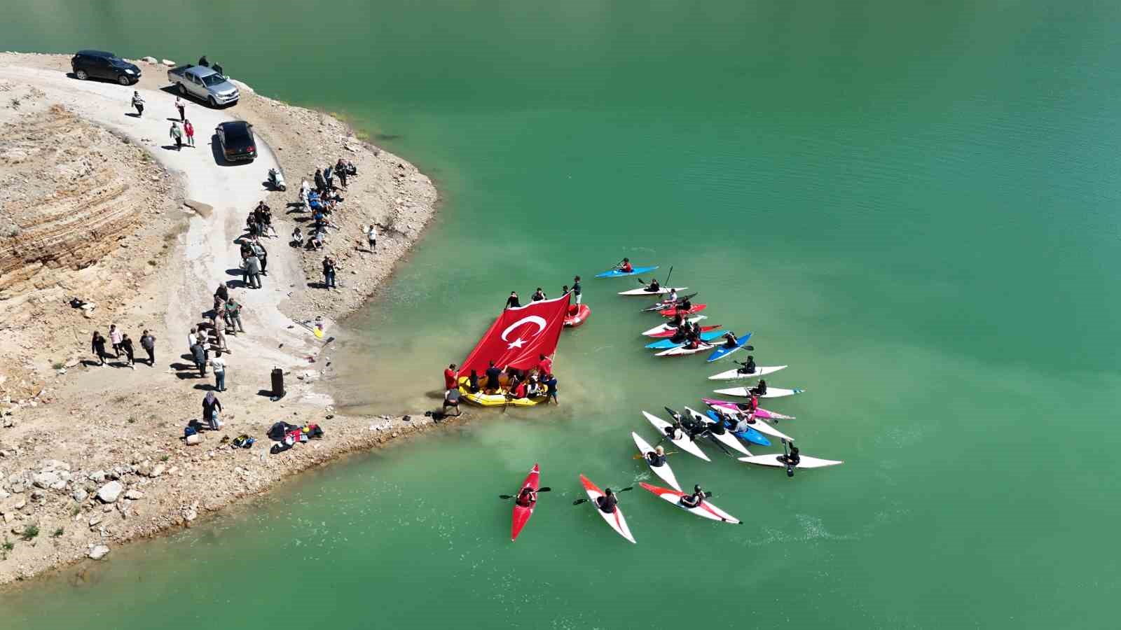 Yusufeli Barajı’nda kano ve rafting coşkusu
