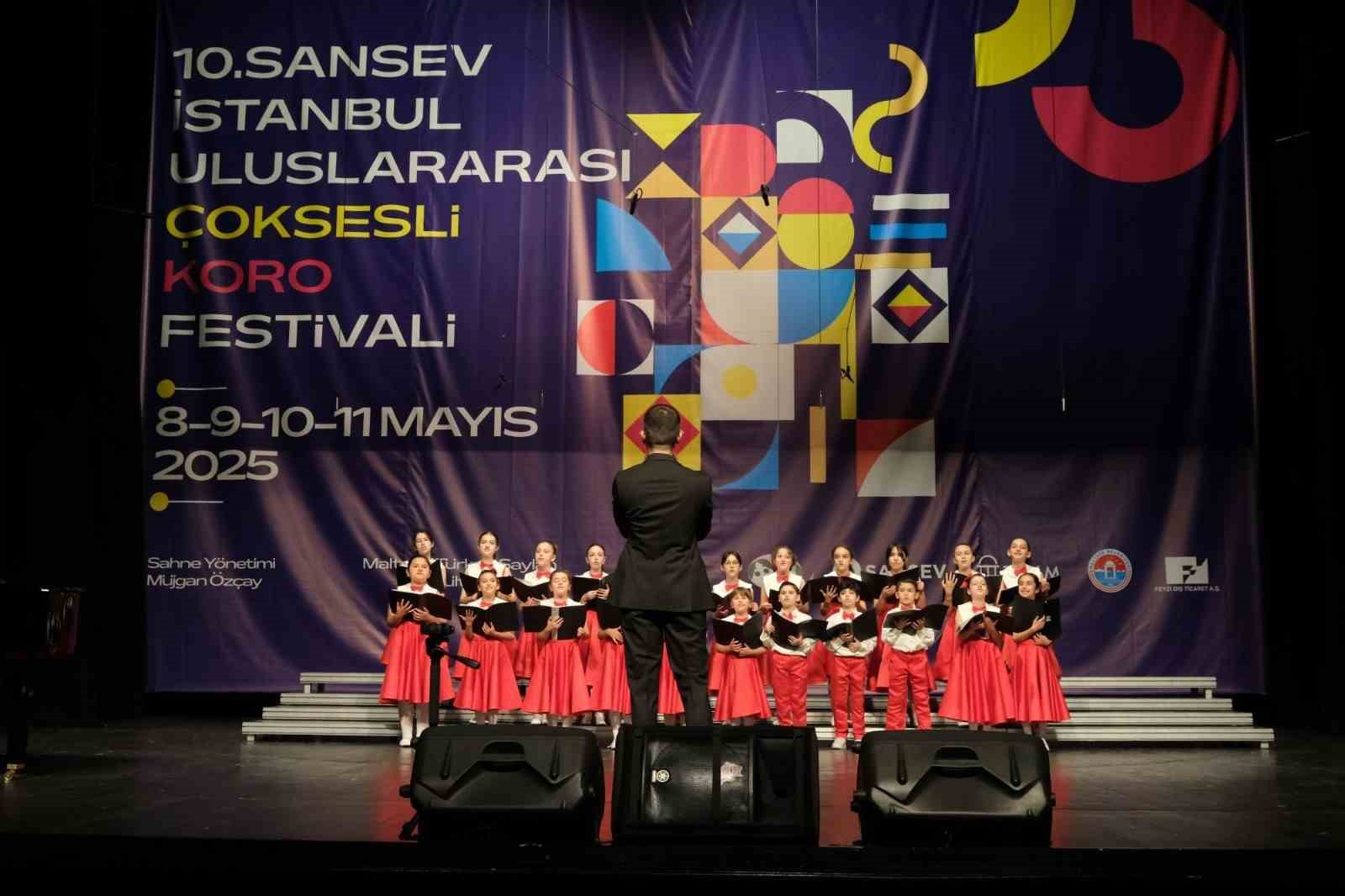 Büyükşehirin çocuk korosuna "Ritmik Uyumda Başarı Ödülü"
