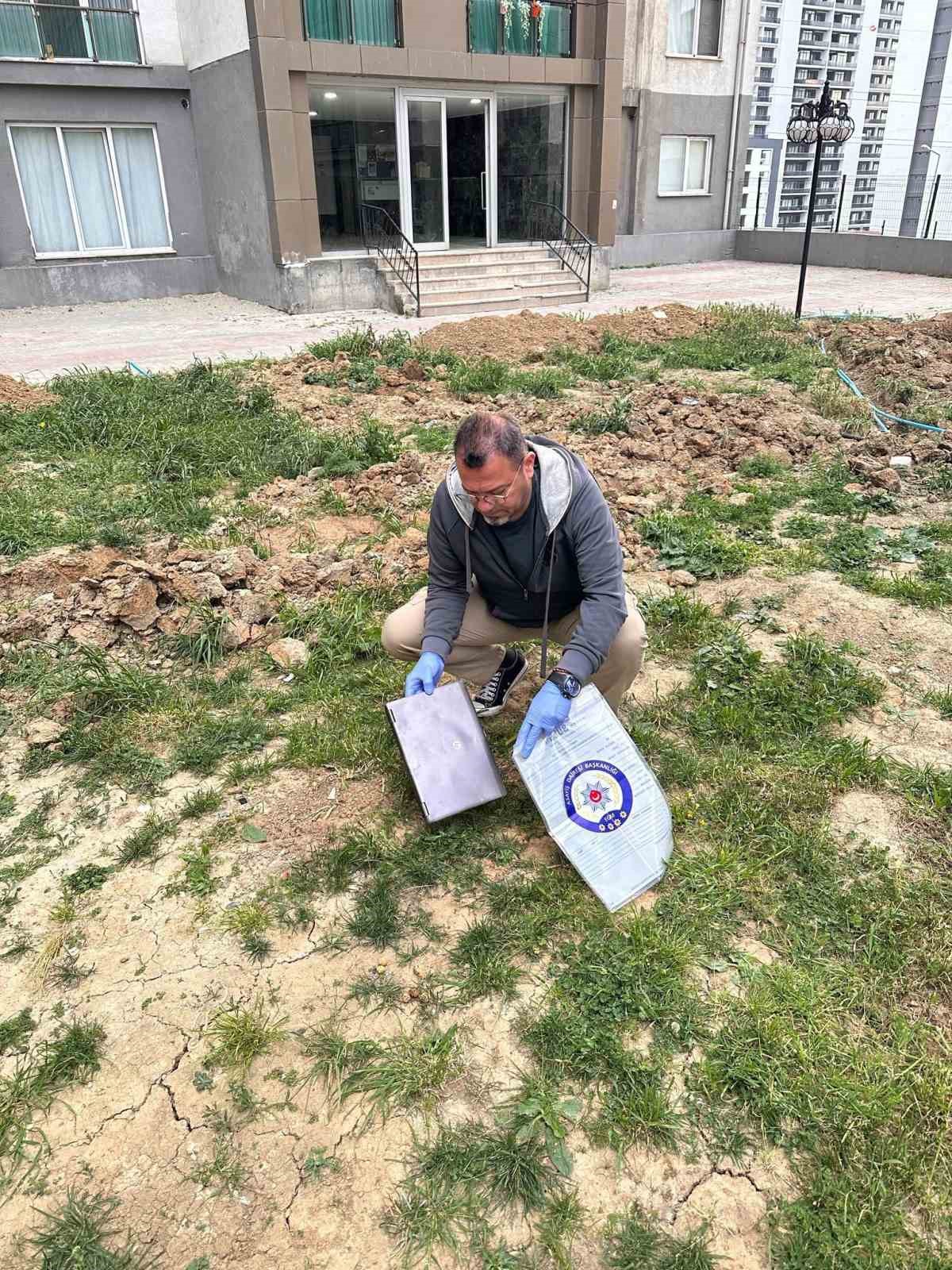 Dolandırıcı şebekesi b&ouml;yle &ccedil;&ouml;kertildi... 12 kişinin tutuklandığı operasyon anı kamerada
