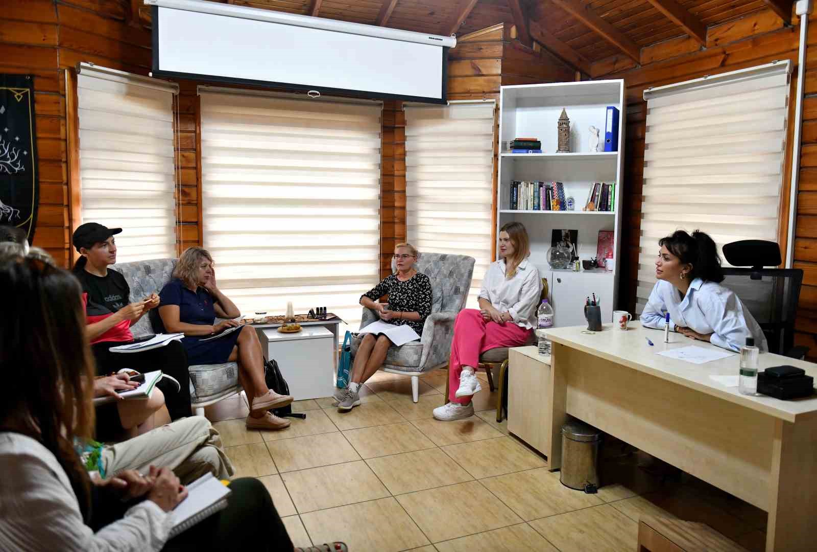 Muratpaşa&rsquo;dan yabancılara T&uuml;rk&ccedil;e Konuşma Kul&uuml;b&uuml;
