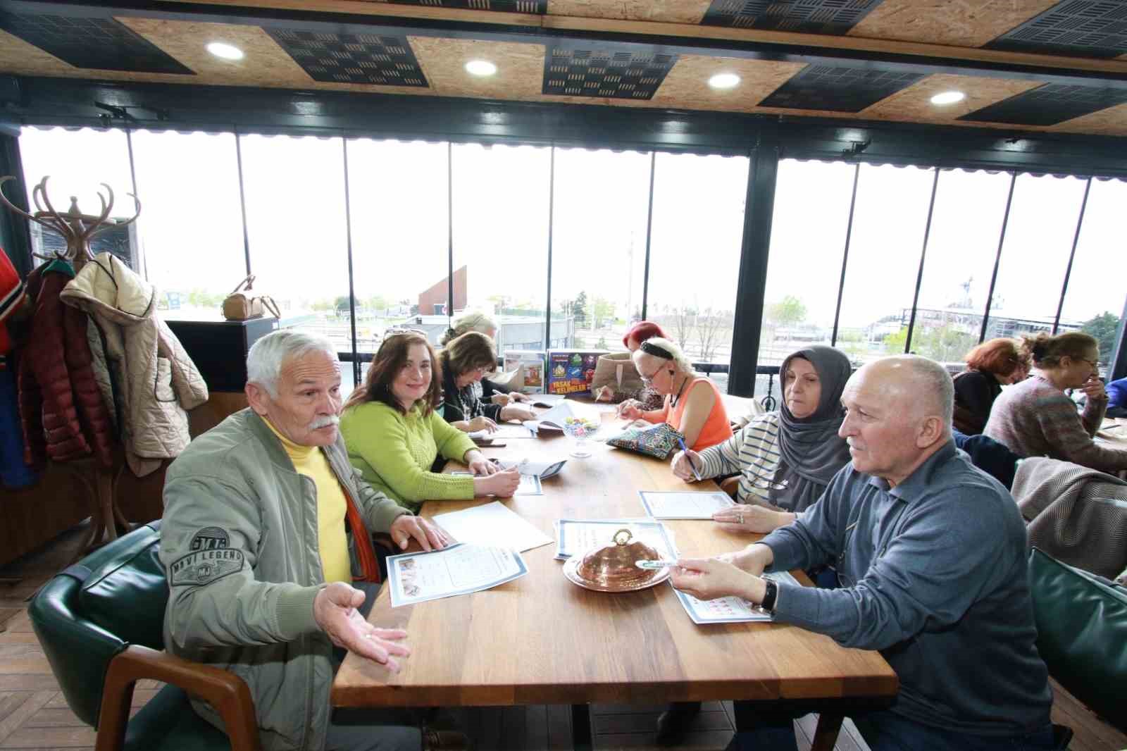 Koca çınarlar şiir dinletisinde buluştu