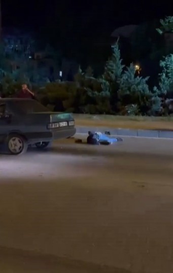 Tırla &ccedil;arpışan Tofaş hurdaya d&ouml;nd&uuml;: 2 yaralı
