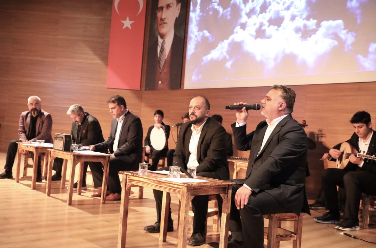 Melikgazi’den anlamlı aile ve kahramanlık şiir dinletisi