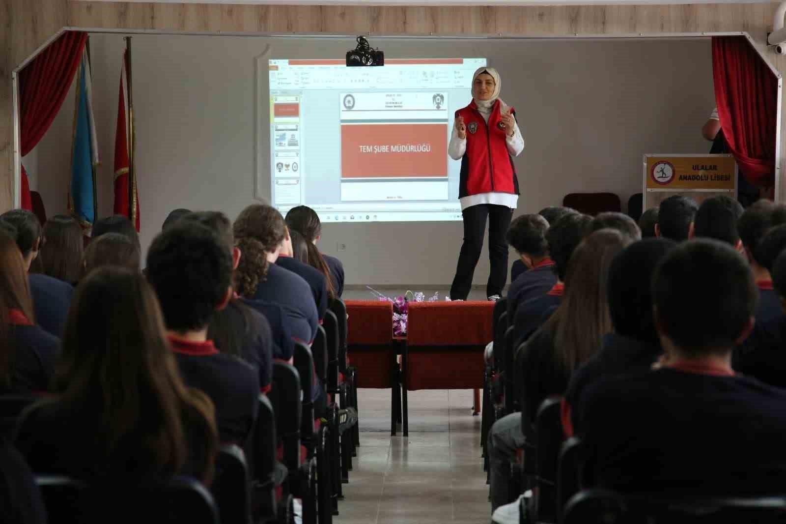 Bin 610 öğrenci teröre karşı bilgilendirildi