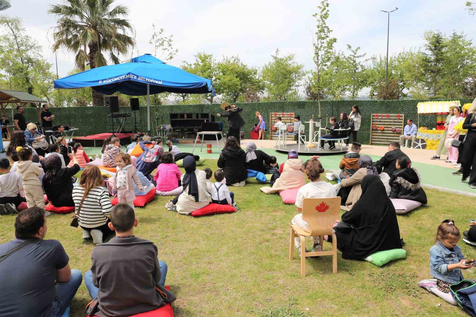K&uuml;&ccedil;&uuml;k&ccedil;ekmece Belediyesi Bi&rsquo;Mola Engelsiz Yaşam Merkezi&rsquo;nde Bahar Şenliği d&uuml;zenledi

