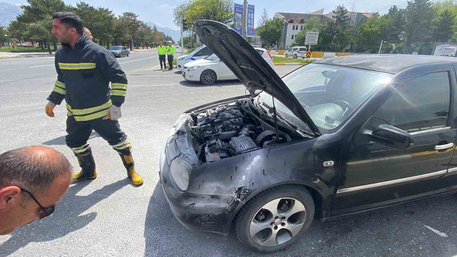 Erzincan’da araç yangını