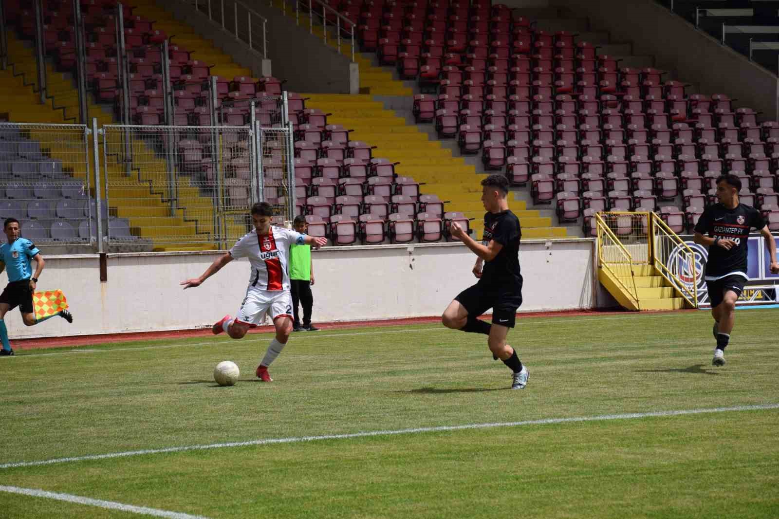 Okul Sporları Futbol Genç Erkekler Türkiye Şampiyonası sona erdi
