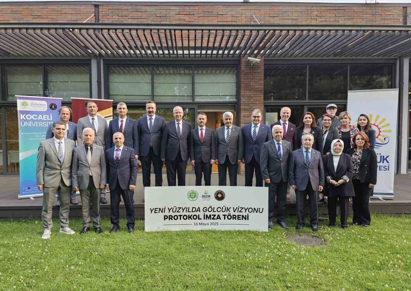 "Yeni Yüzyılda Gölcük Vizyonu" protokolü imzalandı
