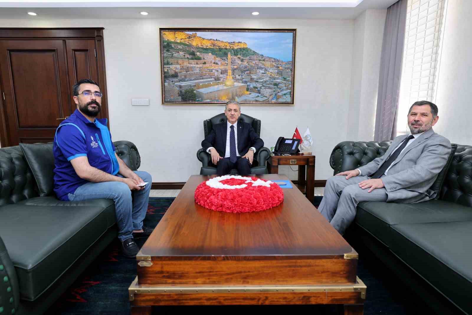 Mardin Valisi kurban vekaletini Gazze’ye ulaştırılmak üzere TDV ‘ye verdi
