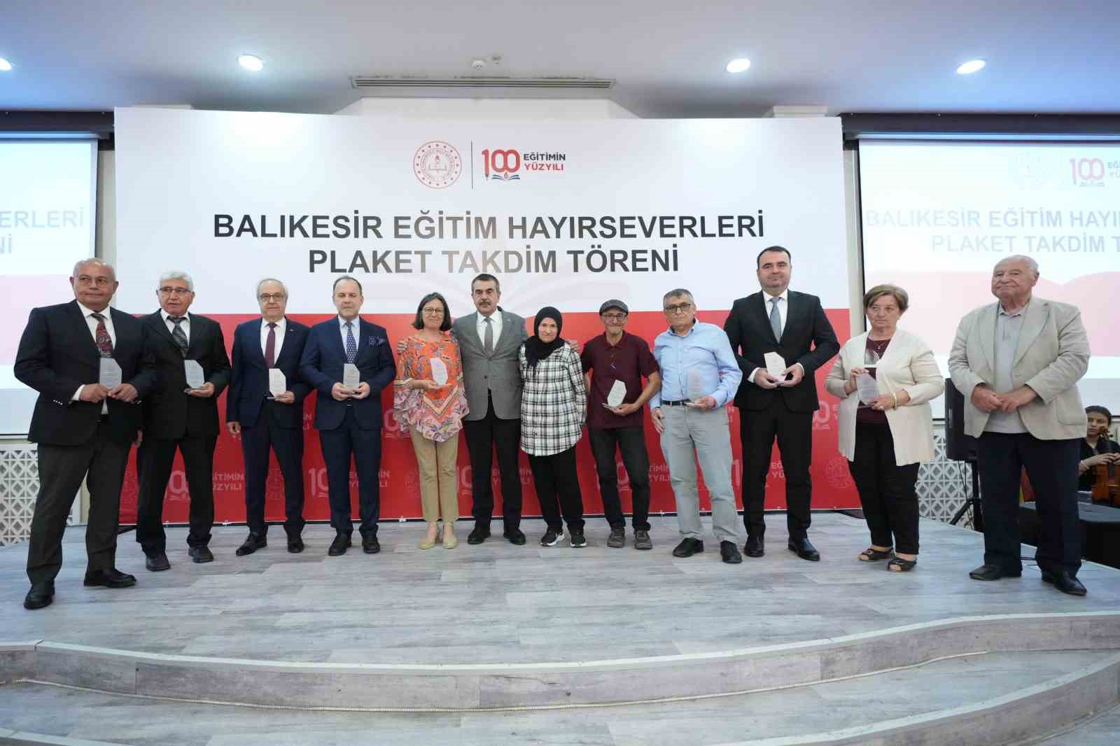 Balıkesir’de eğitime destek veren hayırseverler onurlandırıldı
