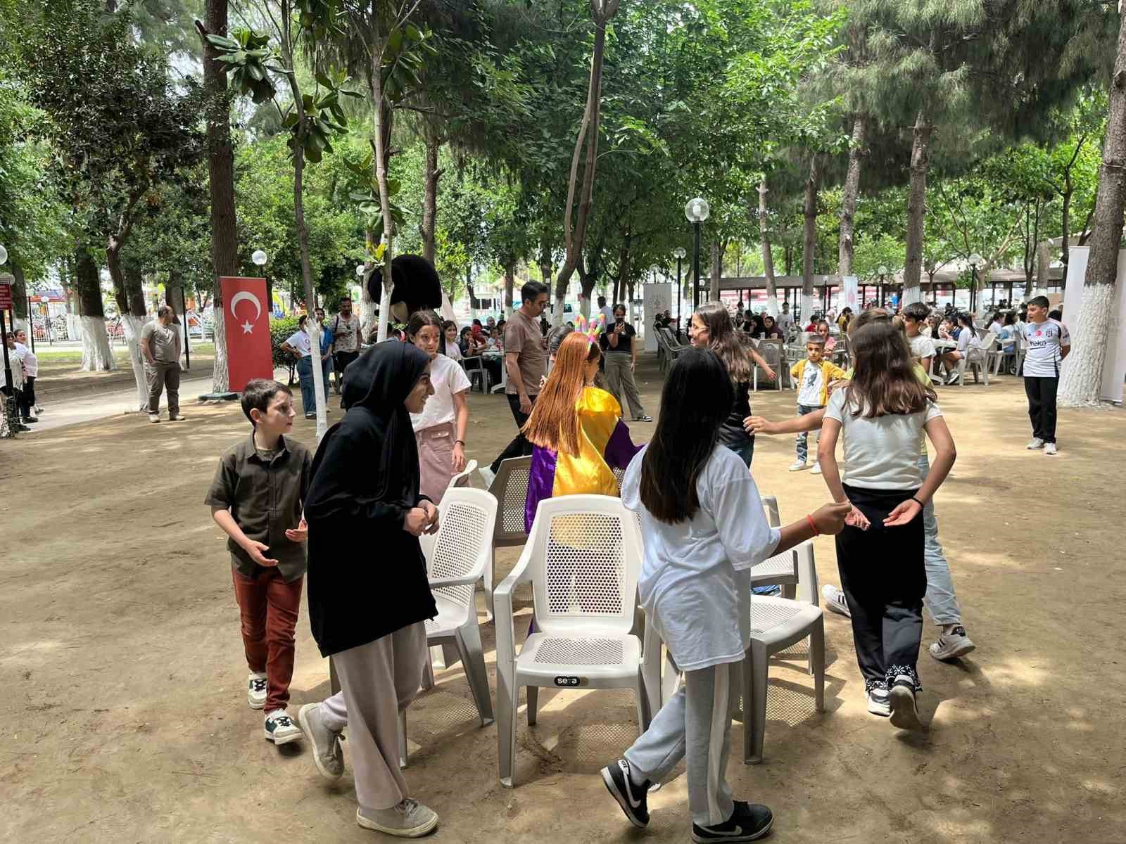 Aydın’da burs alan çocuklara şenlikli sürpriz
