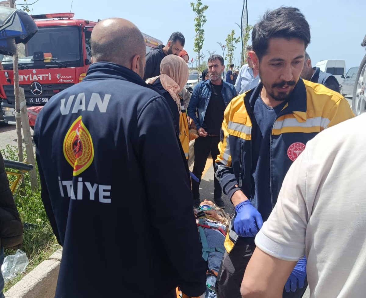 Van’da trafik kazası: 3 yaralı İhlas Haber Ajansı