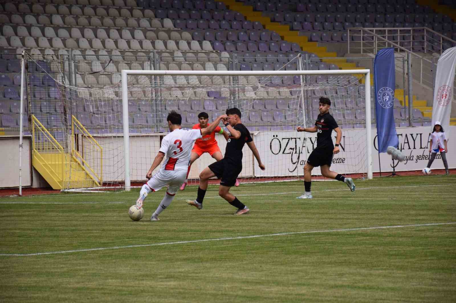 Okul Sporları Futbol Genç Erkekler Türkiye Şampiyonası sona erdi