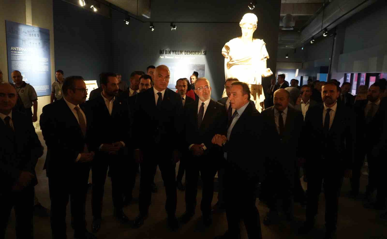 T&uuml;rkiye K&uuml;lt&uuml;r Yolu Festivali Bakan Ersoy&rsquo;un katılımıyla Manisa&rsquo;da başladı
