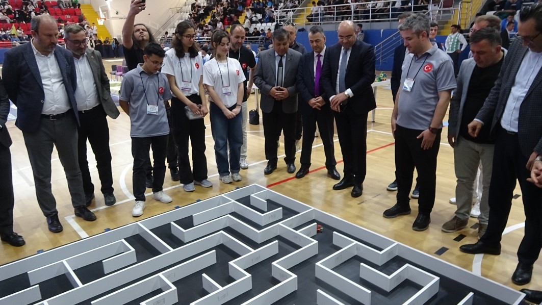 K&uuml;tahya&rsquo;da robotlar yarıştı
