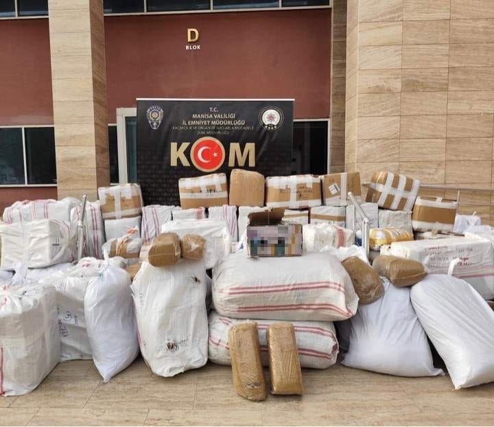 Manisa’da 2 ton kaçak tütün ele geçirildi