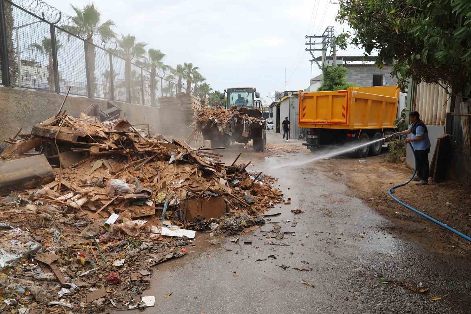Mersin’de her gün tonlarca atık toplanıyor