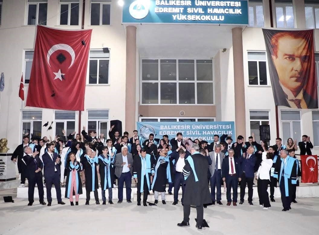 Balıkesir &Uuml;niversitesi Edremit Havacılık Y&uuml;ksek Okulu&rsquo;nda Mezuniyet T&ouml;reni
