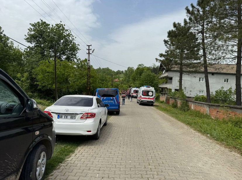 Bartın&rsquo;da tarla kavgası: 2 &ouml;l&uuml;, 1 &ccedil;ocuk ağır yaralı
