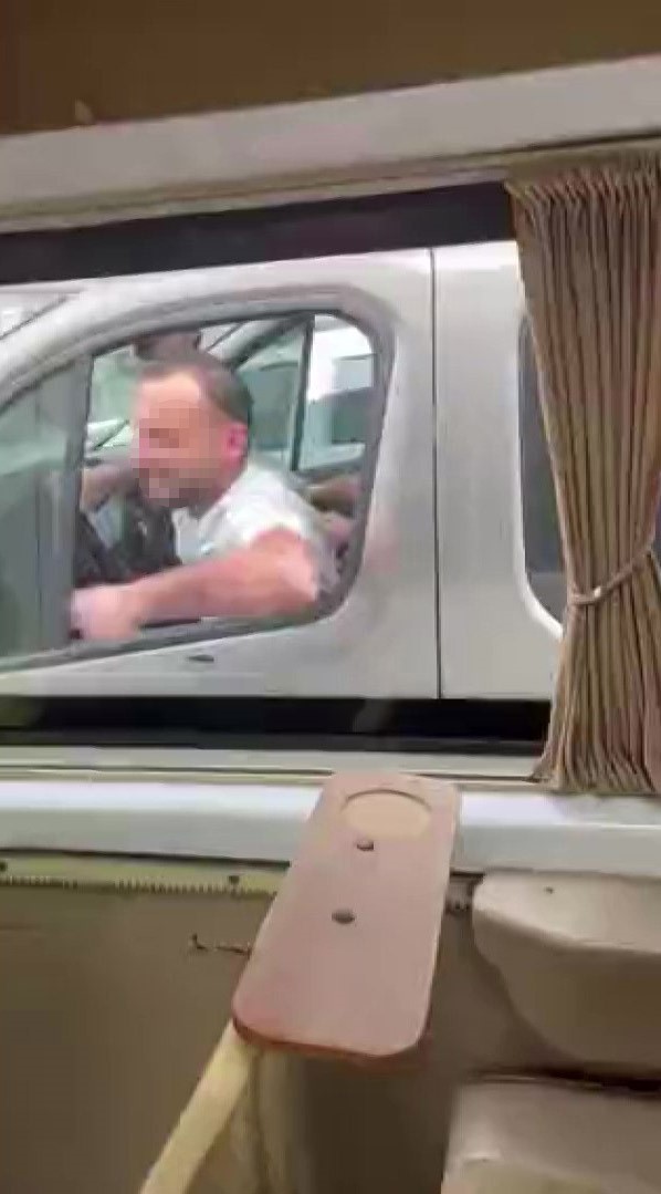 Kadıköy’de tartıştığı sürücünün aracının camına yumruk atan şahsa 3 bin 972 TL ceza