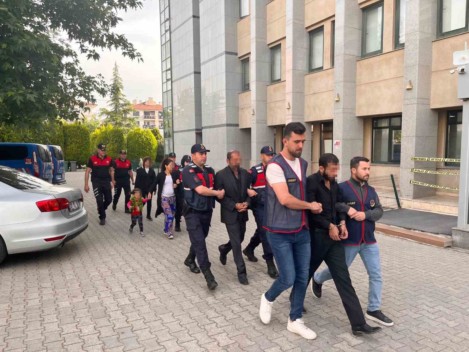 Dil düşürerek 9 ilde hırsızlık yapan kadın ve ailesi, 600 bin liralık son işlerinde yakalandı