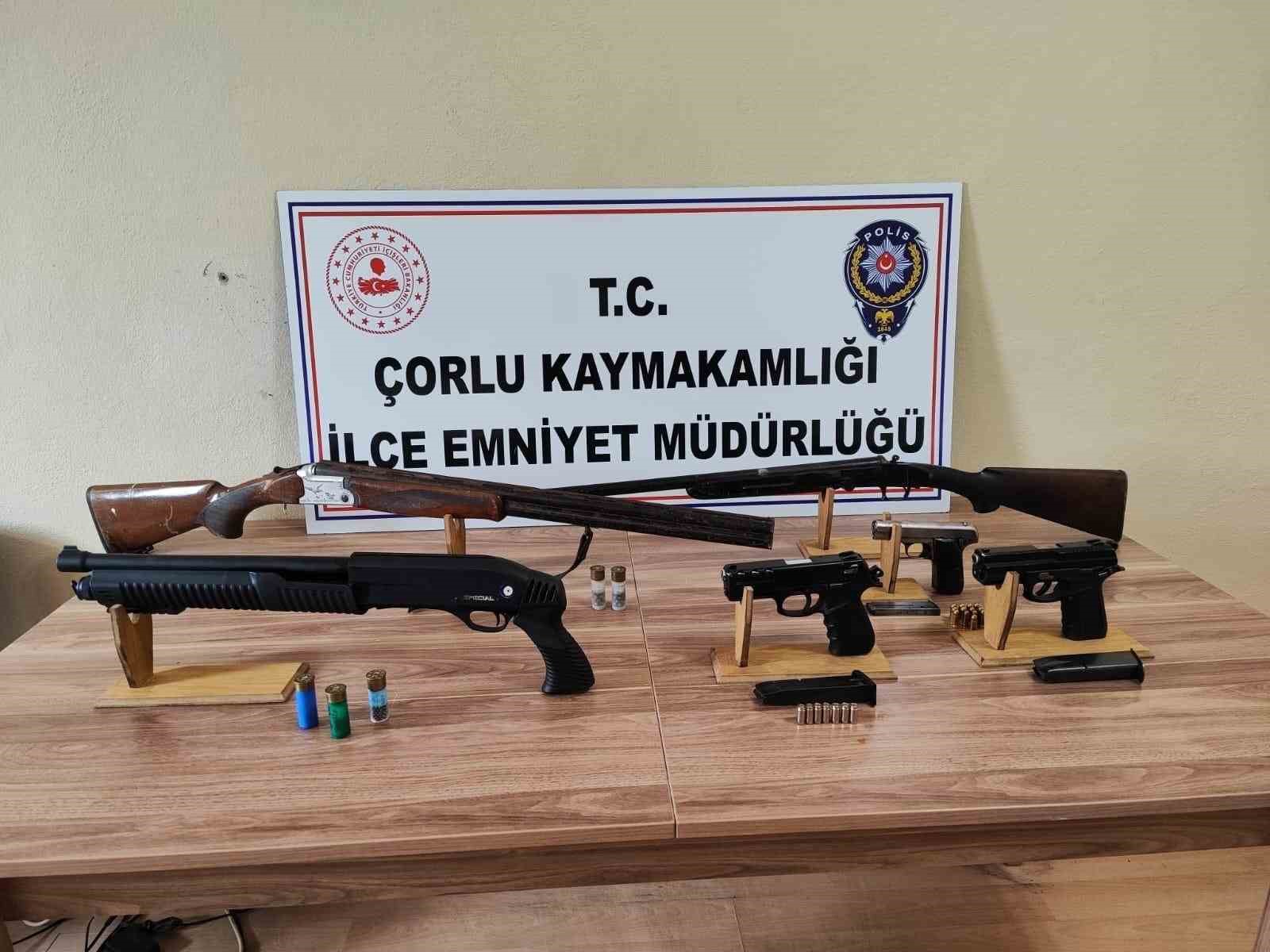 Tekirdağ’da uyuşturucu ve silah operasyonlarında 32 aranan kişi yakalandı
