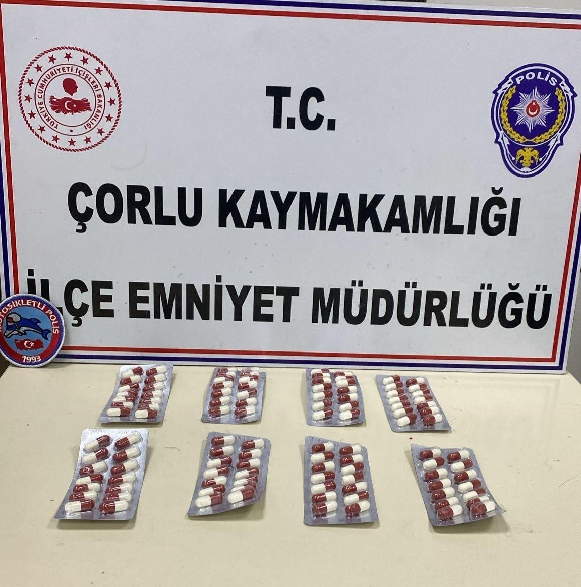 Tekirdağ&rsquo;da uyuşturucu ve silah operasyonlarında 32 aranan kişi yakalandı
