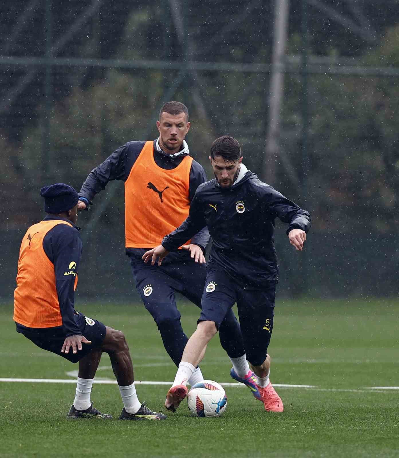 Fenerbah&ccedil;e, Ey&uuml;pspor ma&ccedil;ı hazırlıklarını tamamladı
