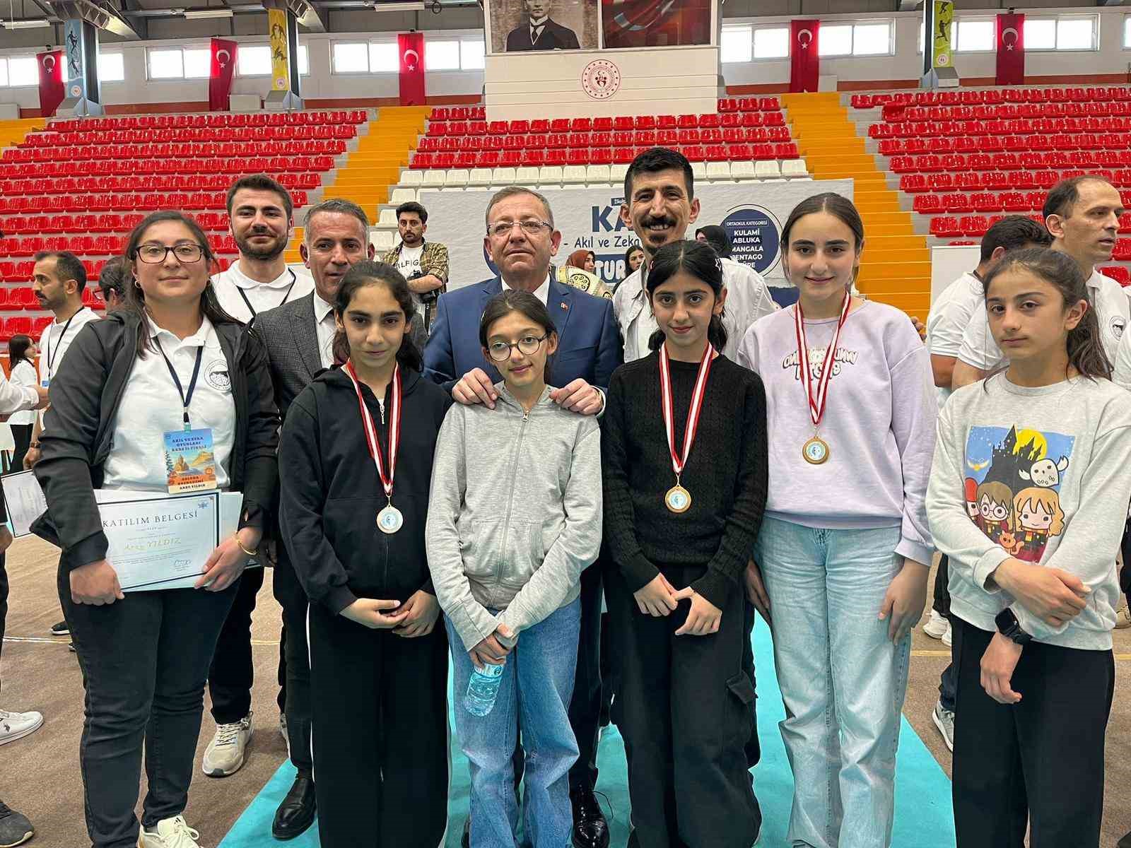 Akyakalı öğrenciler Akıl ve Zeka Oyunları’nda dereceye girdi