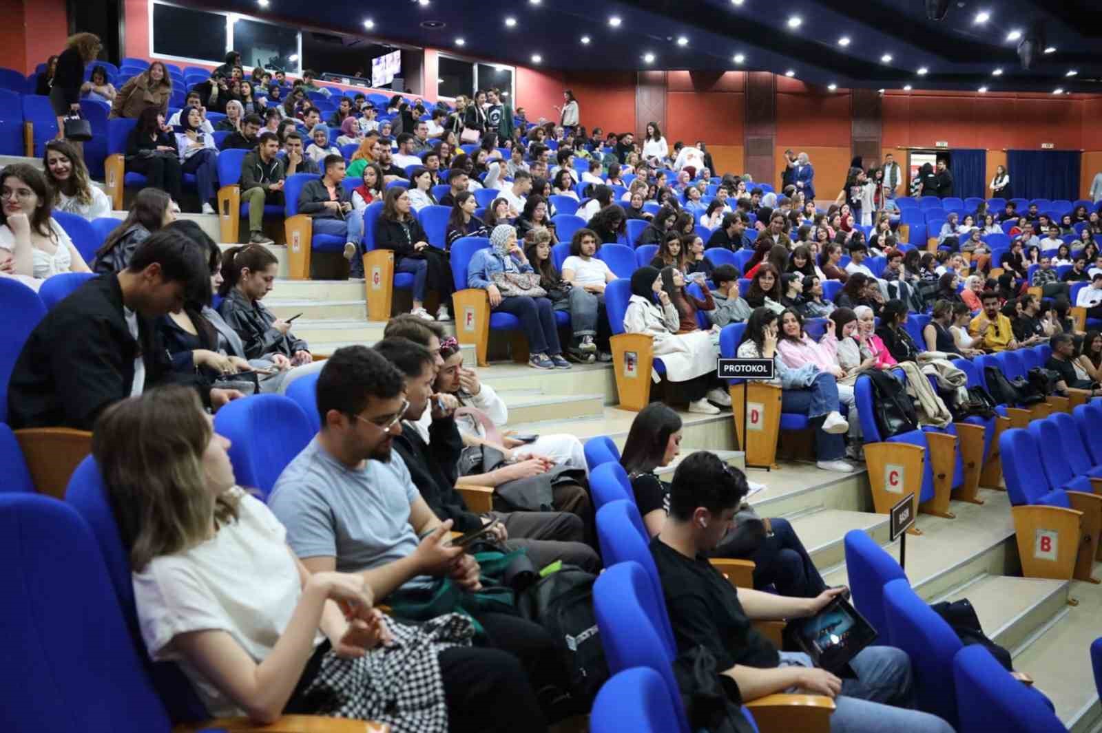 Menteşe Belediye Tiyatrosu&rsquo;ndan uluslararası festivalde İngilizce oyun
