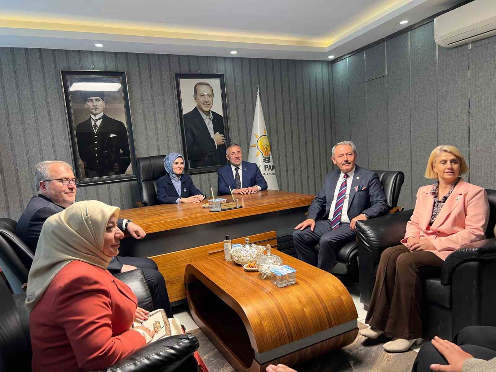 Bakan Mahinur Özdemir Göktaş’tan, özel gereksinimli Abdullah’a yakın ilgi
