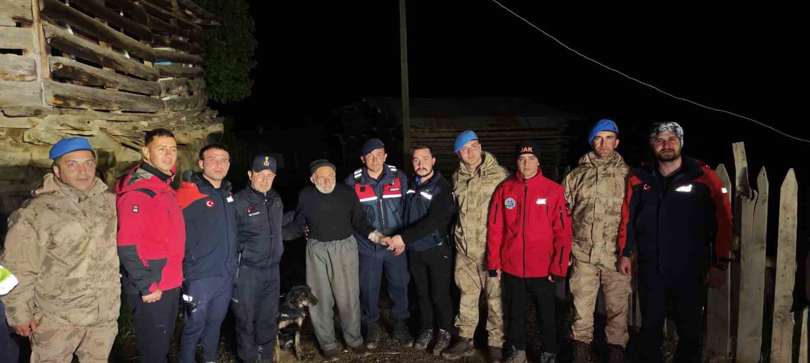 Artvin’de kayıp yaşlı adam sağ olarak bulundu